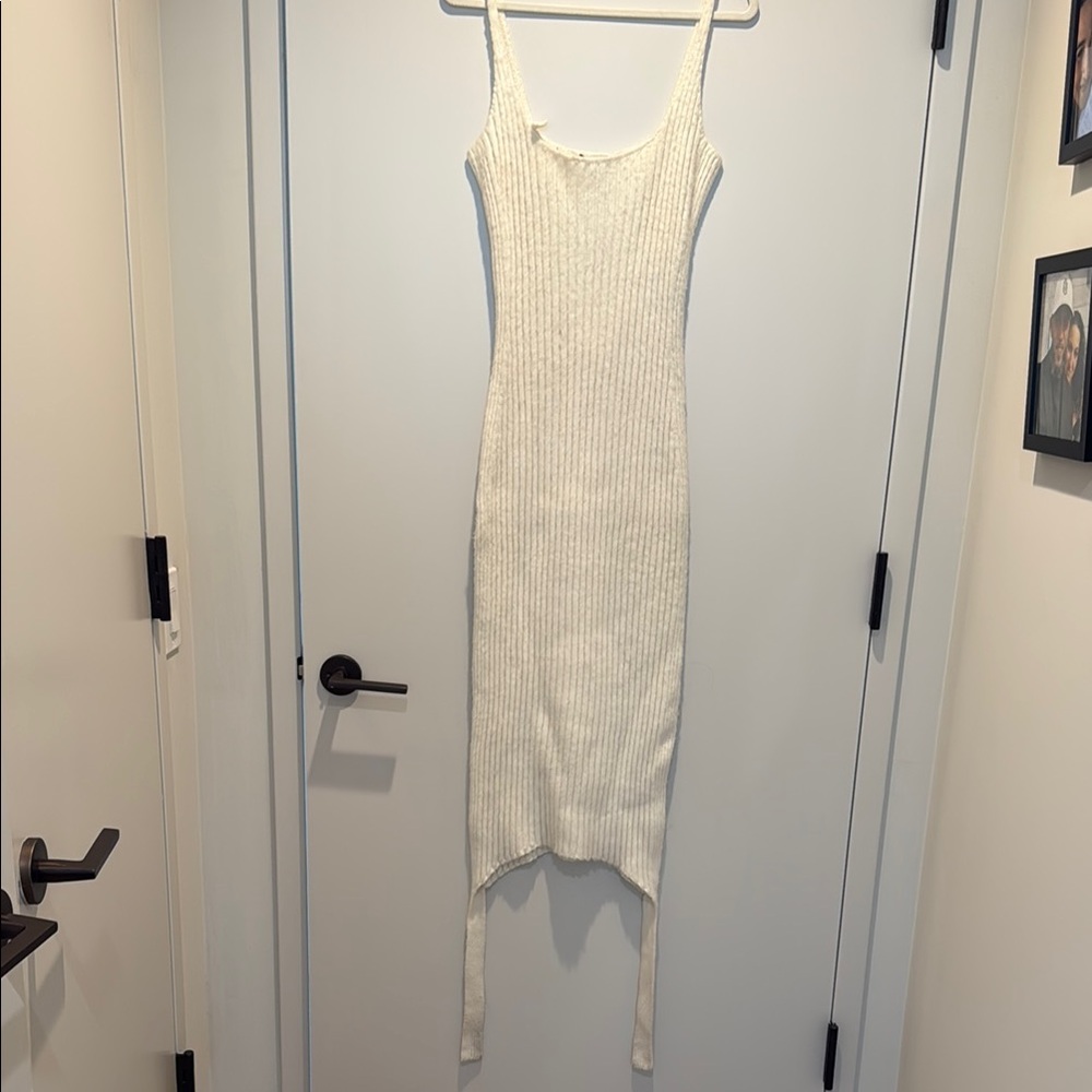 Elegant Balmain White Knit Dress